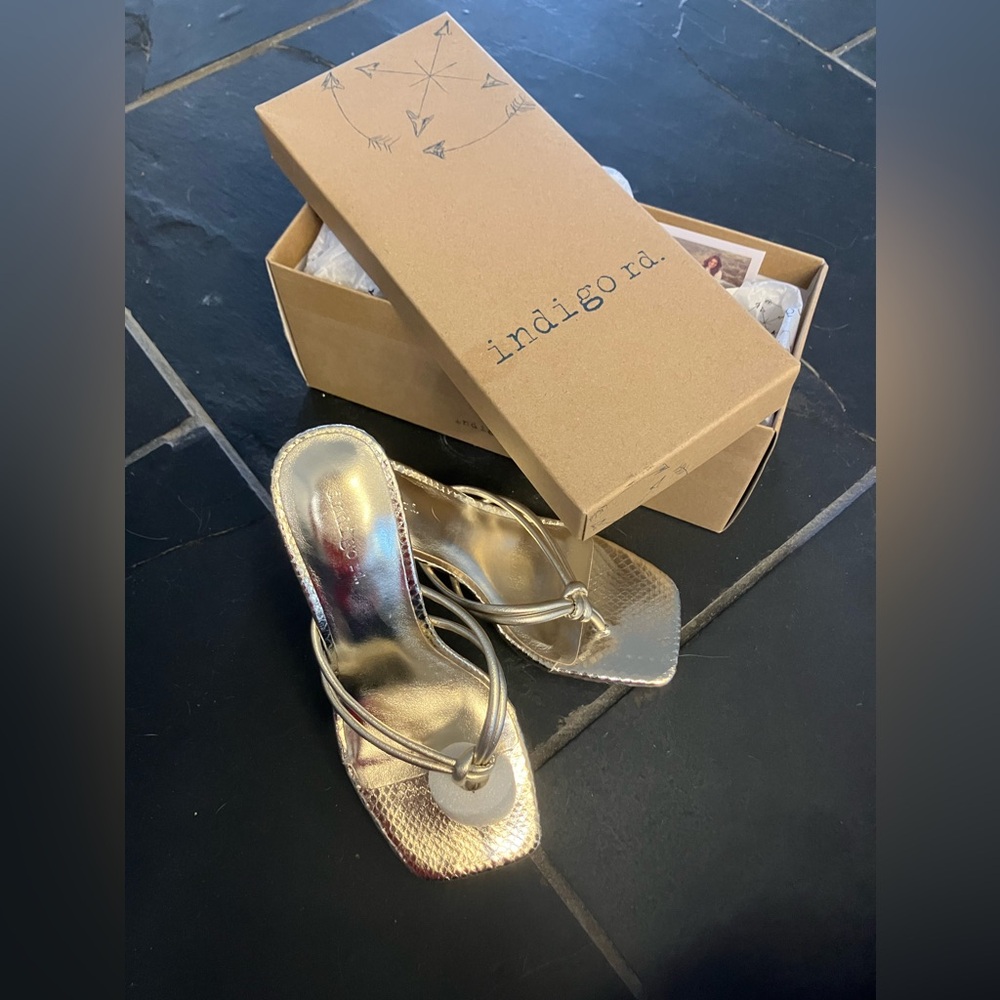 Indigo Rd. Women's Size 6M Metallic Gold Sandals
